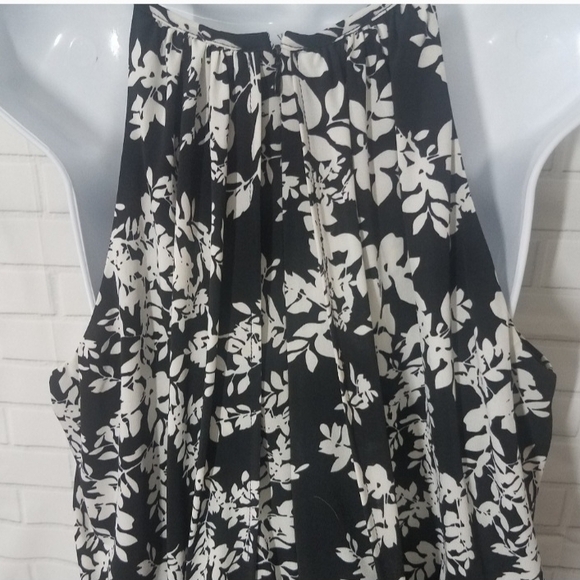 London Times Black and White Leaf Print Maxi Dress - Picture 3 of 5